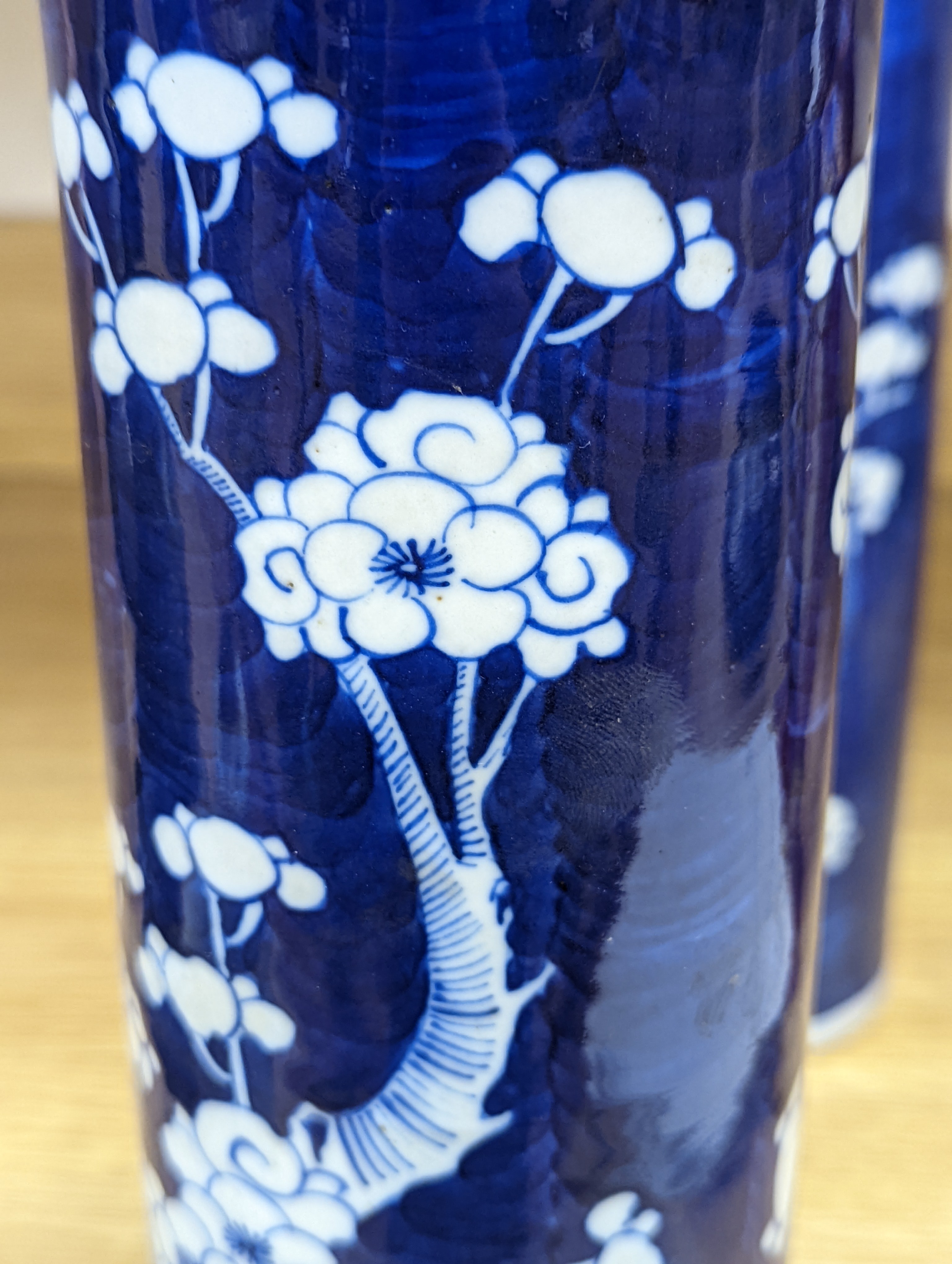 An 18th century Chinese famille rose mug, a Chinese Imari tea caddy and two Chinese blue and white sleeve vases 30cm (4)
